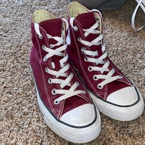 MAROON CONVERSE